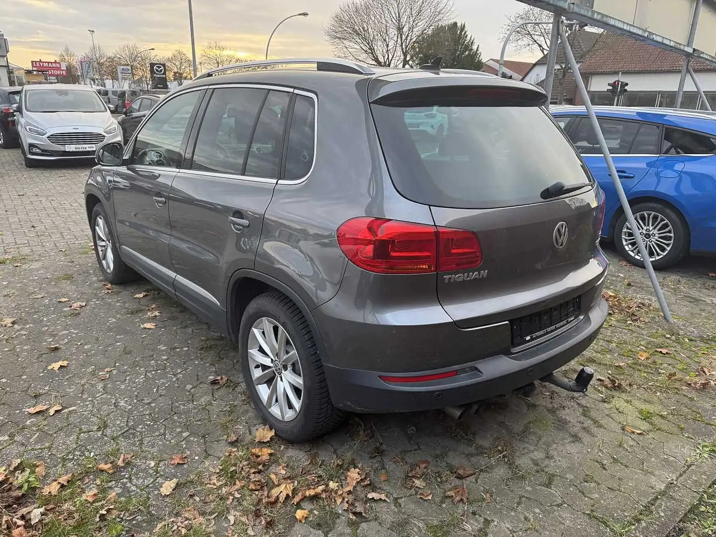 Volkswagen Tiguan 1.4 TSI DSG Sport & Style Navi/AHK Gris - 2