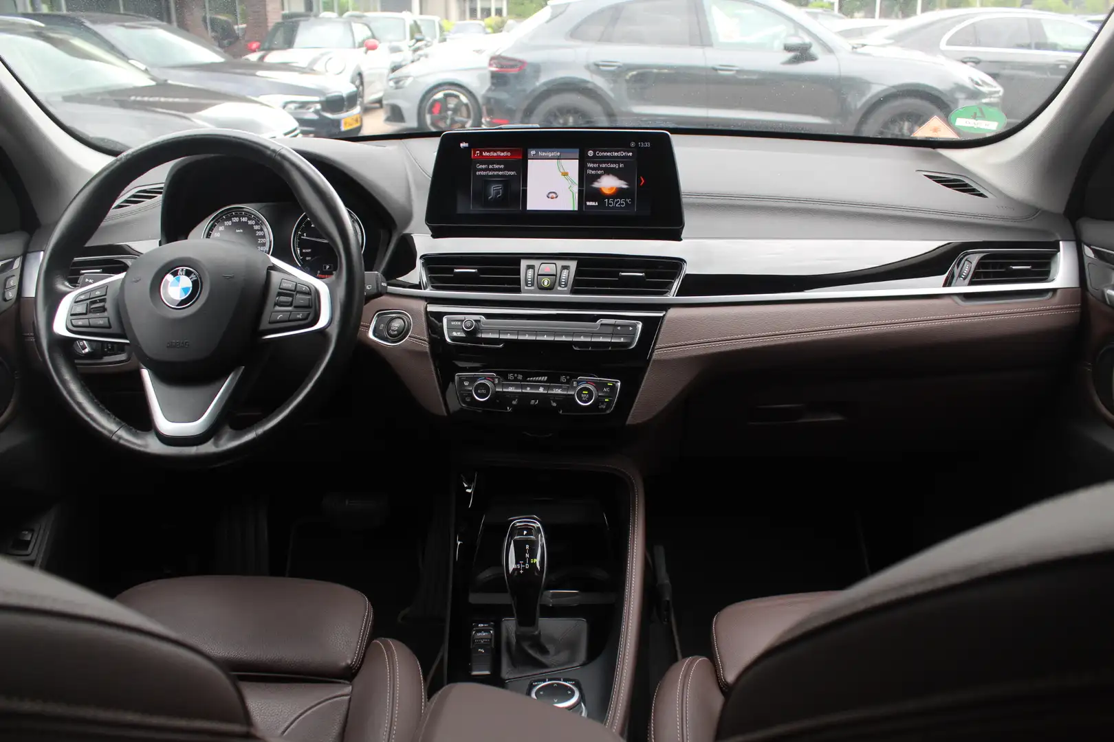 BMW X1 sDrive20i VDL Nedcar Edition / Trekhaak / Camera / Żółty - 2