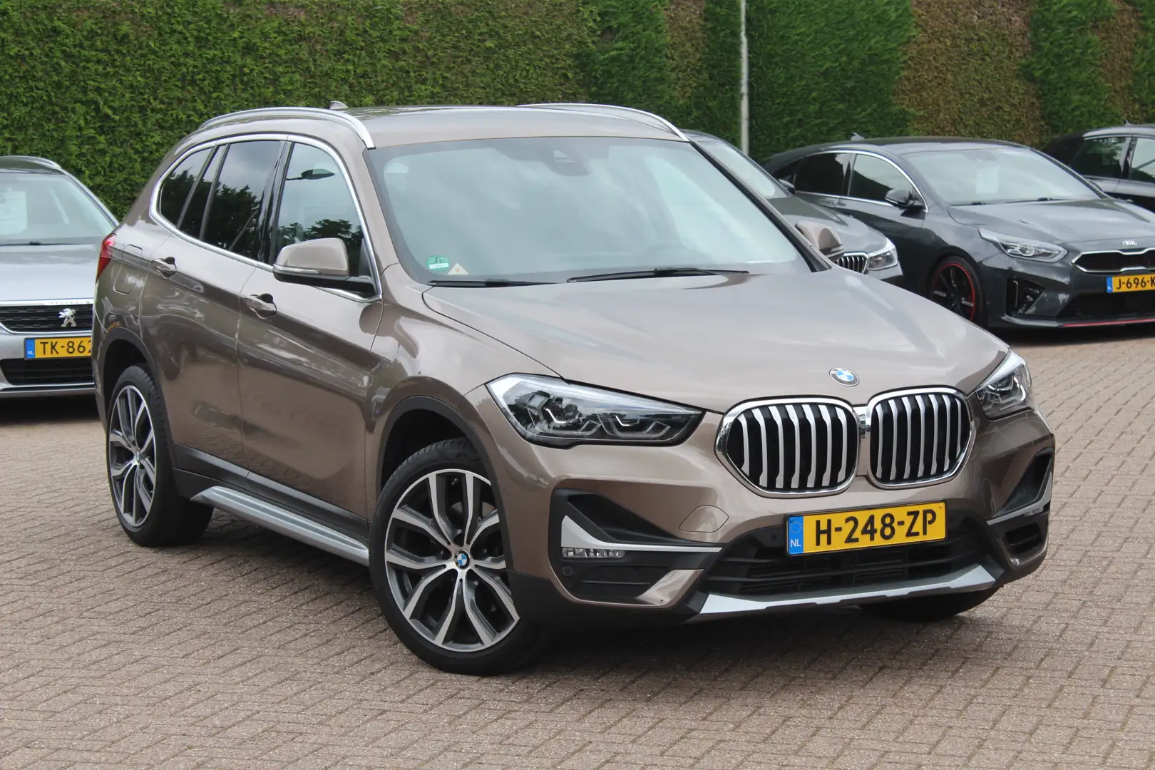 BMW X1 sDrive20i VDL Nedcar Edition / Trekhaak / Camera / Żółty - 1