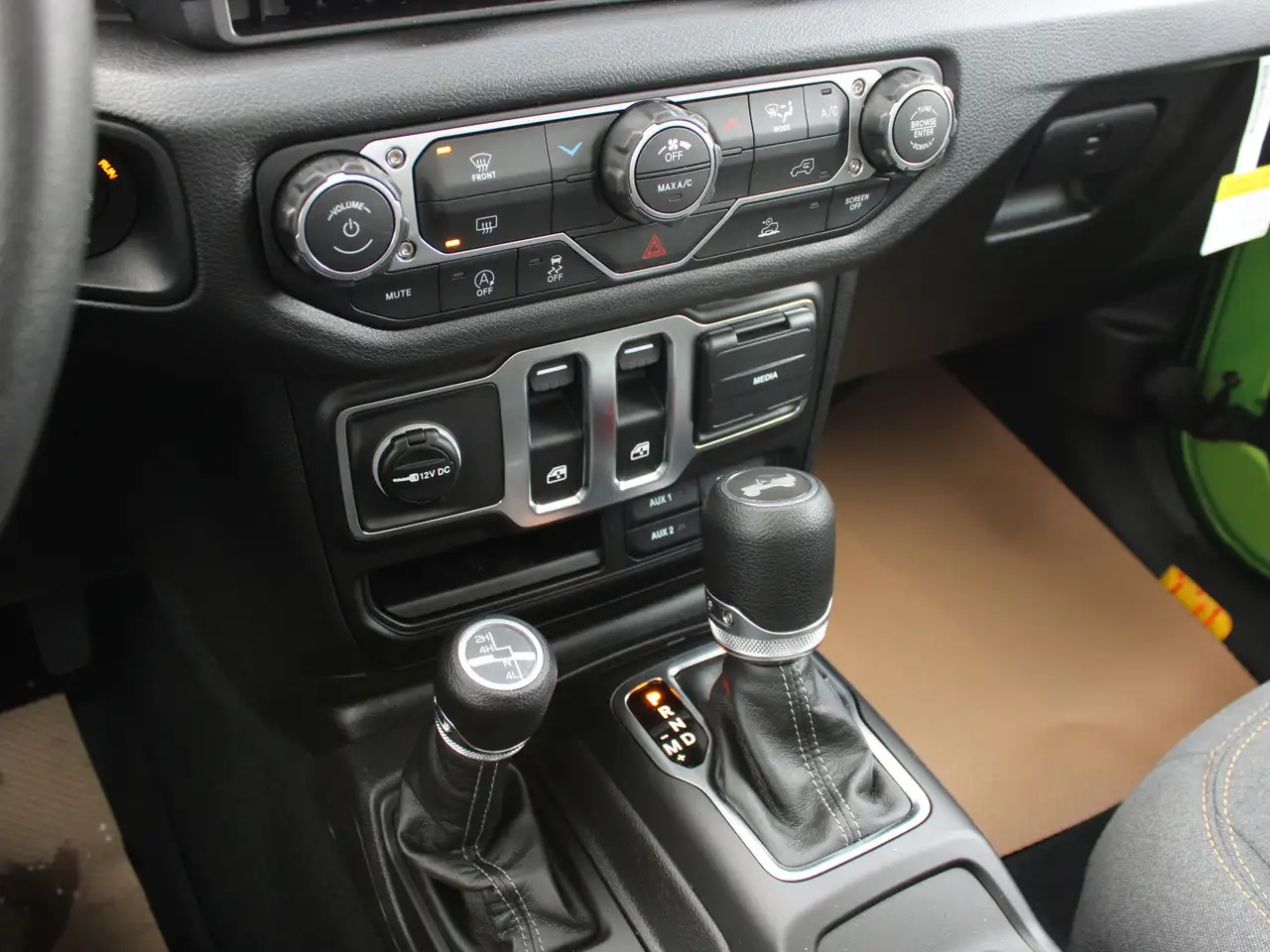 Jeep Wrangler снимка Jeep Wrangler