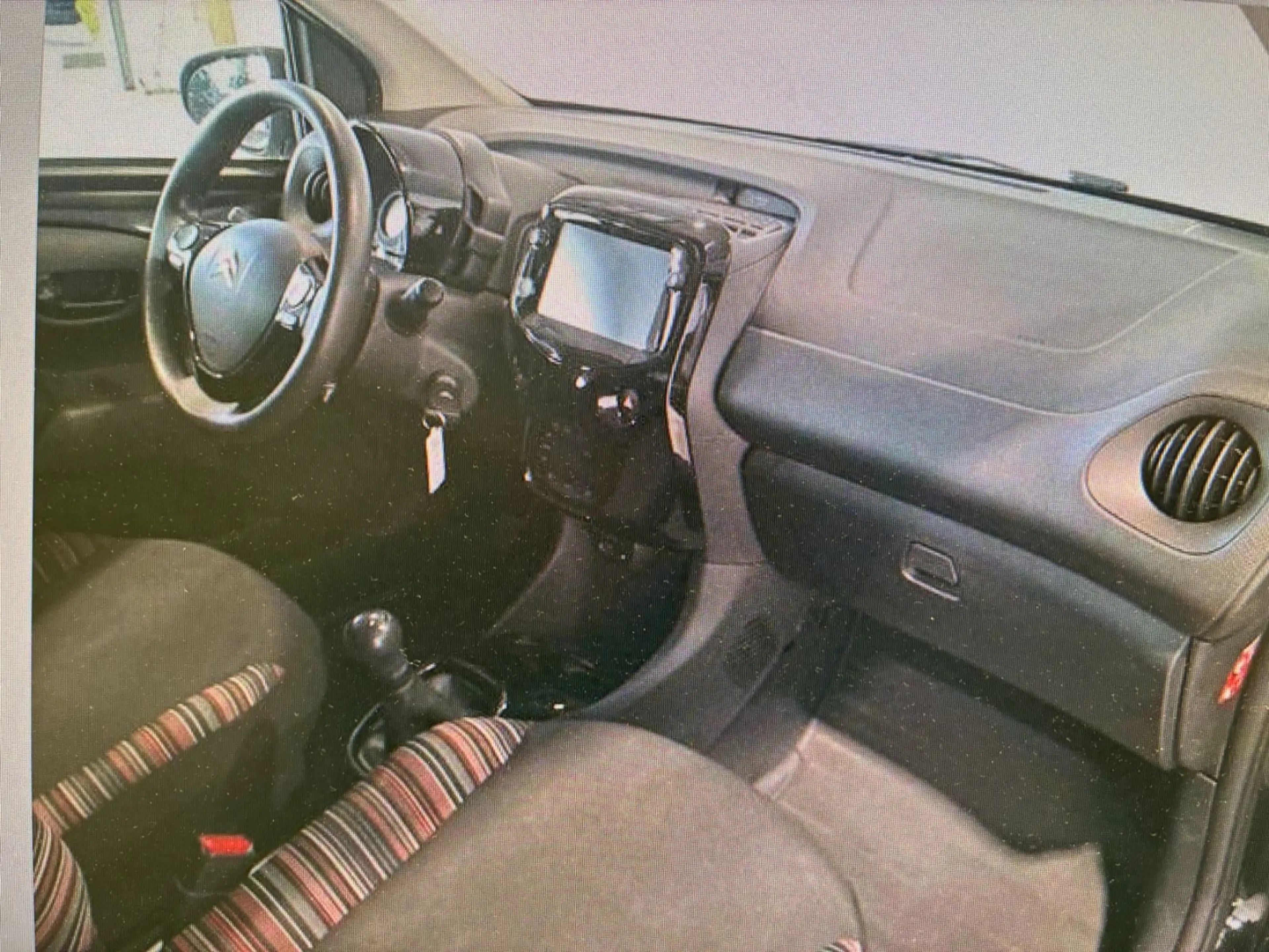 Citroen C1 Feel-5-türig-DAB-Klima-SH-LED-TÜV-AU-NEU- — photo 5