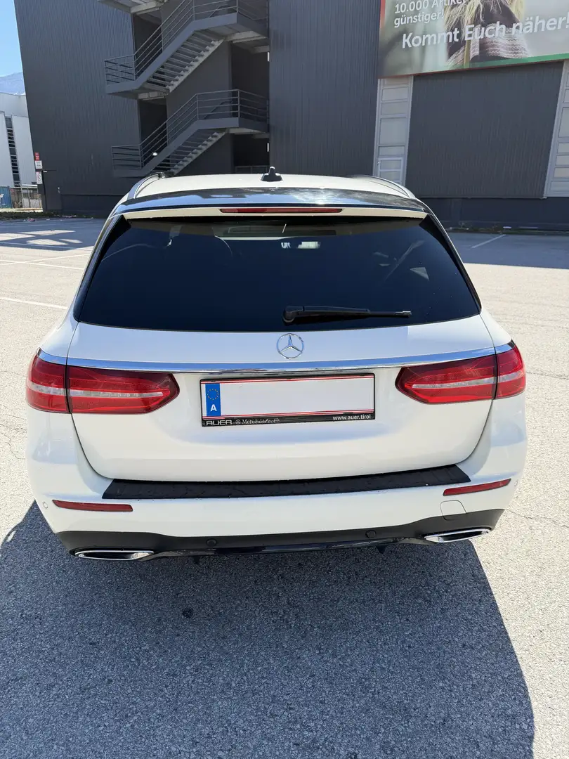 Mercedes-Benz E 220 d 4Matic T 9G-TRONIC AMG Line Weiß - 2