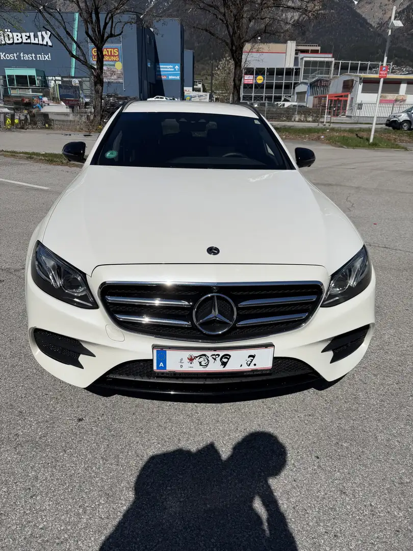 Mercedes-Benz E 220 d 4Matic T 9G-TRONIC AMG Line Weiß - 1