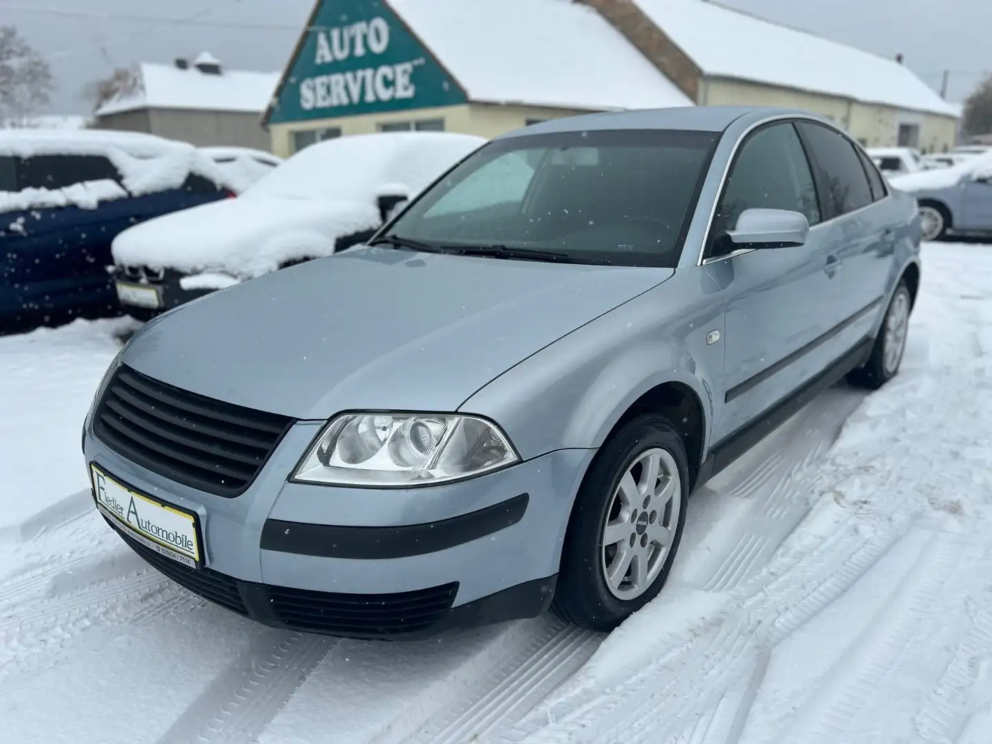 Volkswagen Passat 1.6 / Klimaautomatik / TÜV + Service neu Blau - 1