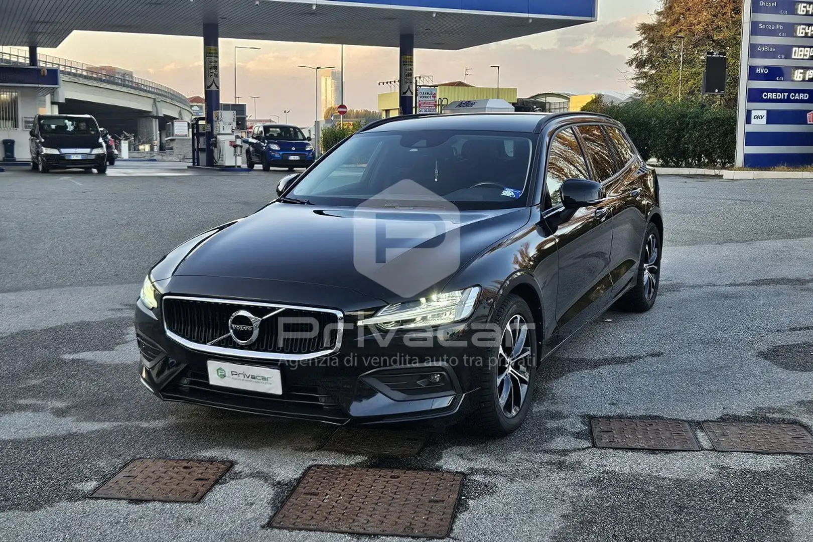 Volvo V60 V60 D3 Geartronic Momentum Business Pro Noir - 1