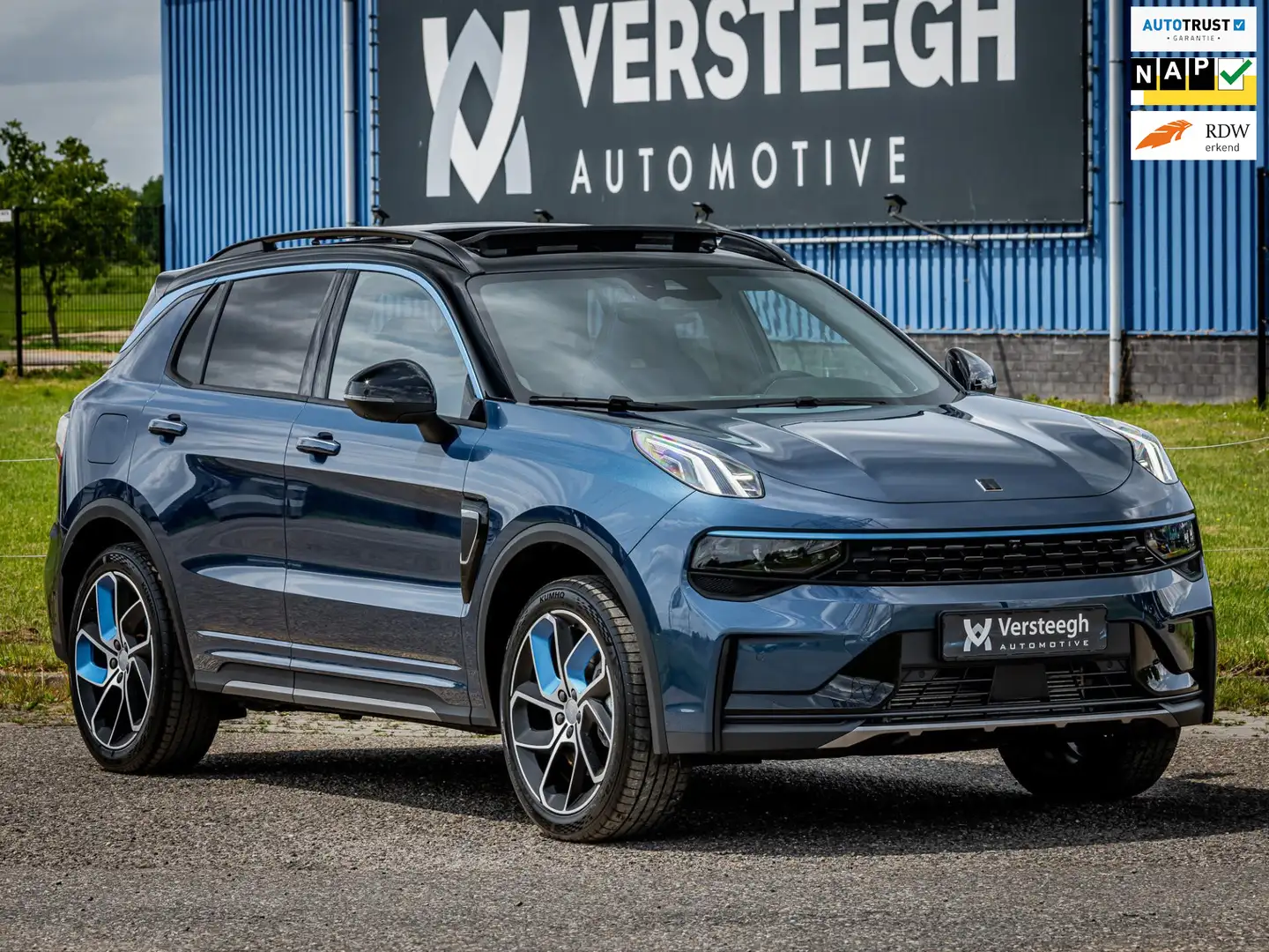 Lynk & Co 01 1.5 Plug-In Hybrid 262pk Trekhaak|Zwarte Hemel|360 Blauw - 1