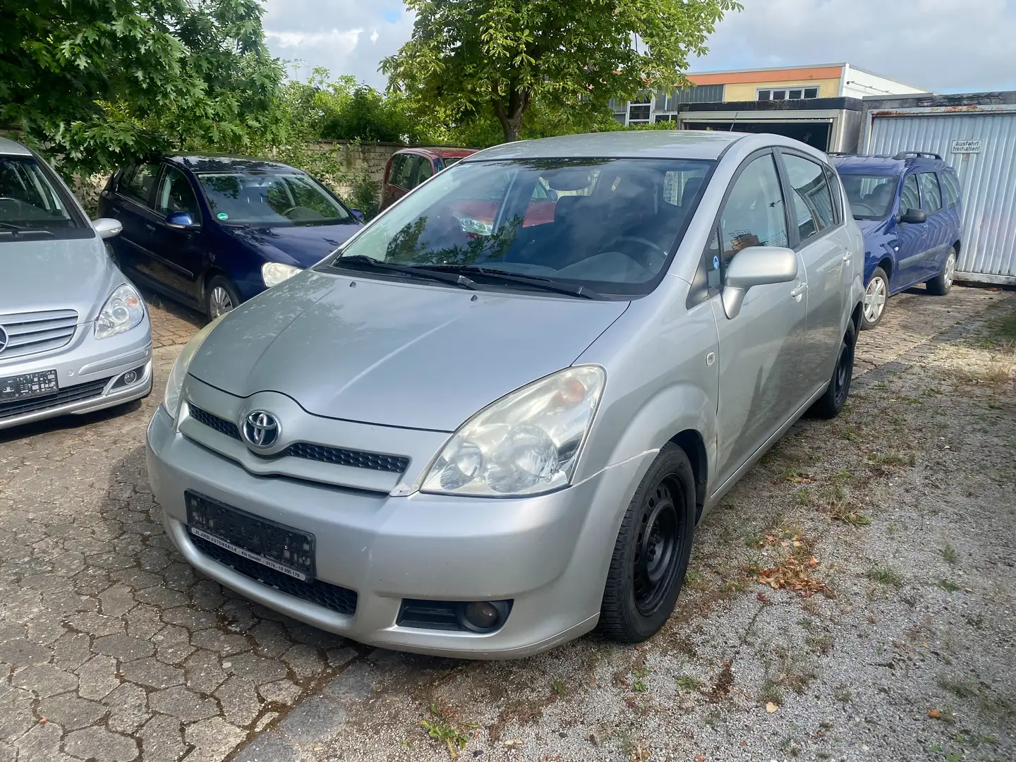 Toyota Corolla Verso 2.2 D-4D Sol Gris - 2
