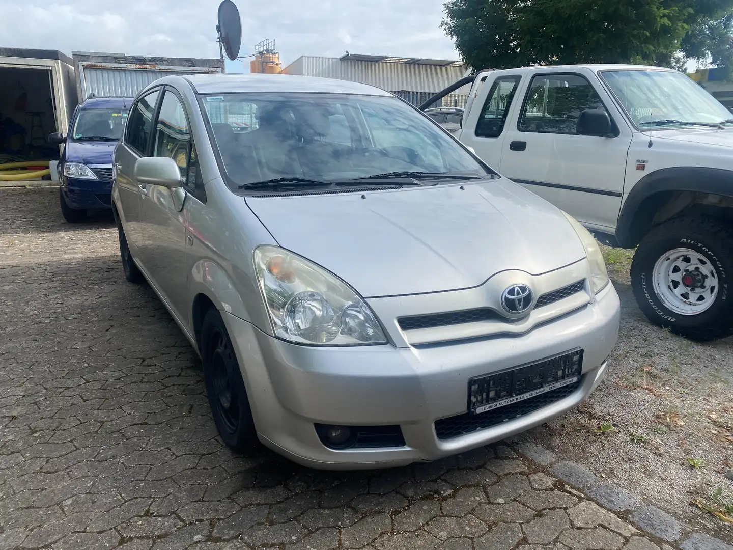 Toyota Corolla Verso 2.2 D-4D Sol Gris - 1