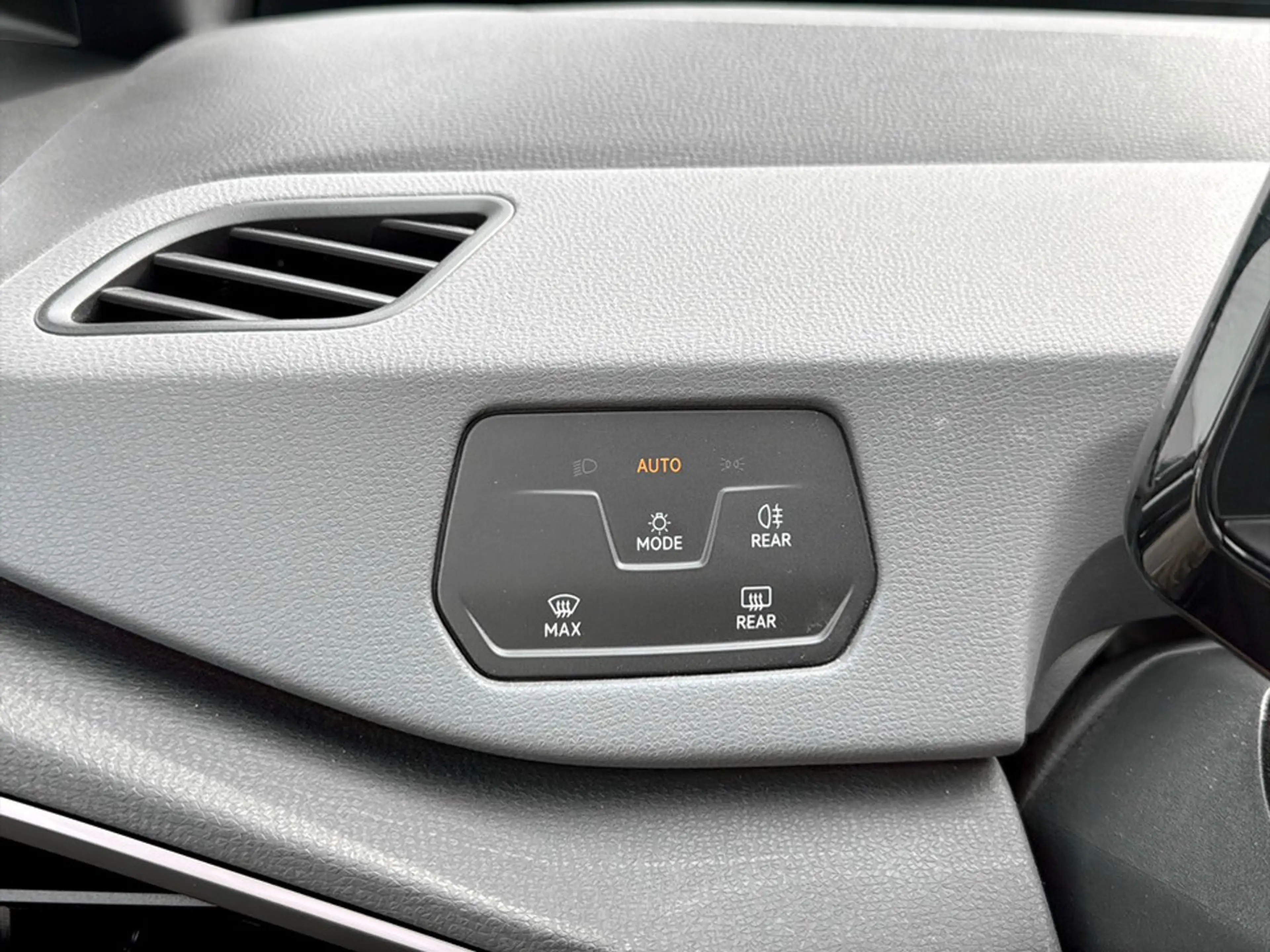 Volkswagen ID.3 Pro 107 kW Life — photo 17