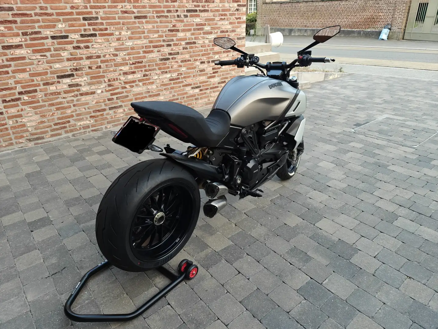 Ducati Diavel 1260 Zilver - 2