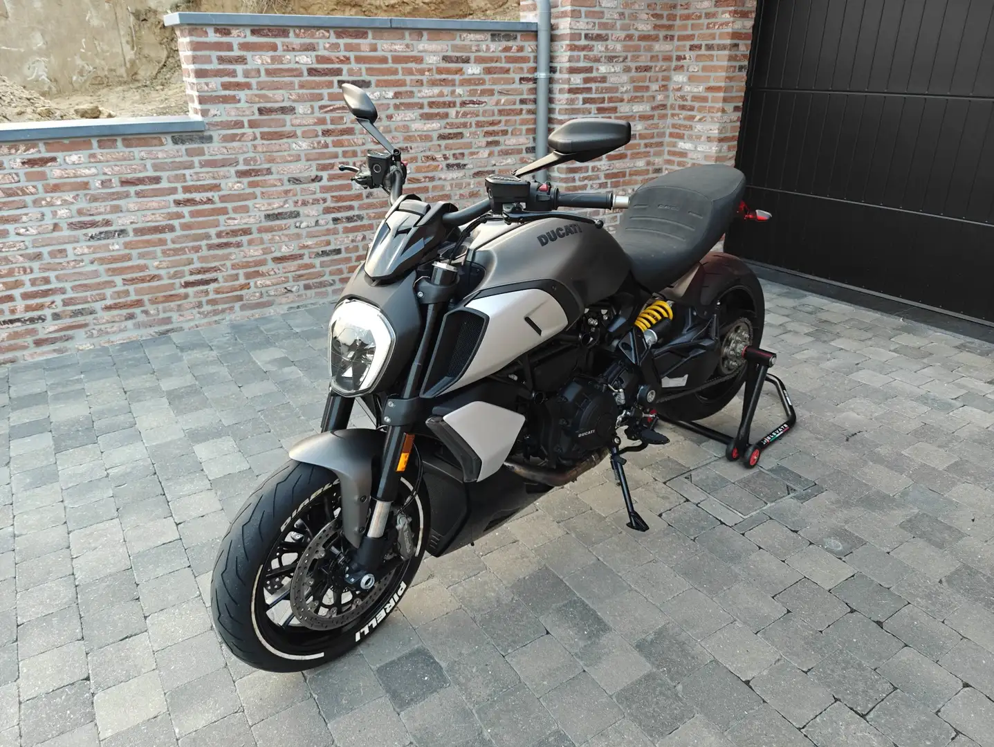 Ducati Diavel 1260 Zilver - 1