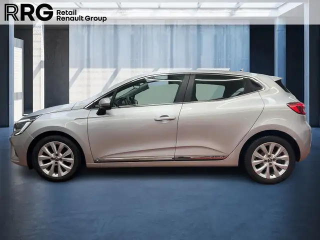 Renault Clio view 2