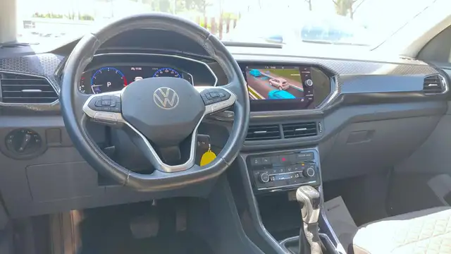 Volkswagen T-Cross view 6