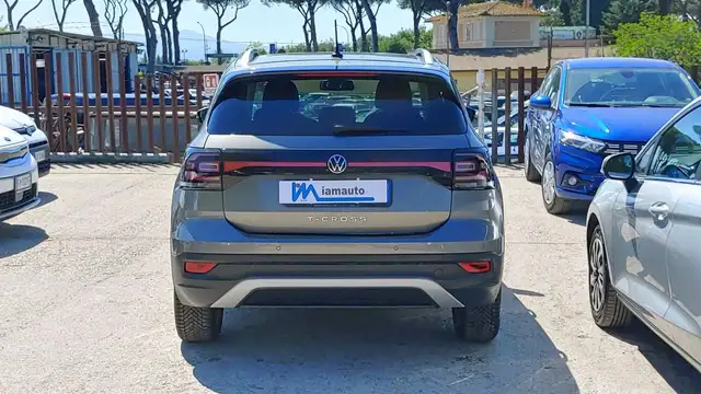 Volkswagen T-Cross view 4