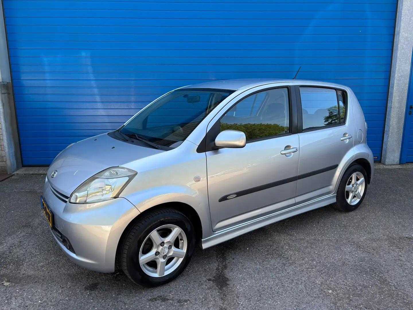 Daihatsu Sirion 2 1.3-16V Comfort. Airco , N.A.P !!! Grau - 2