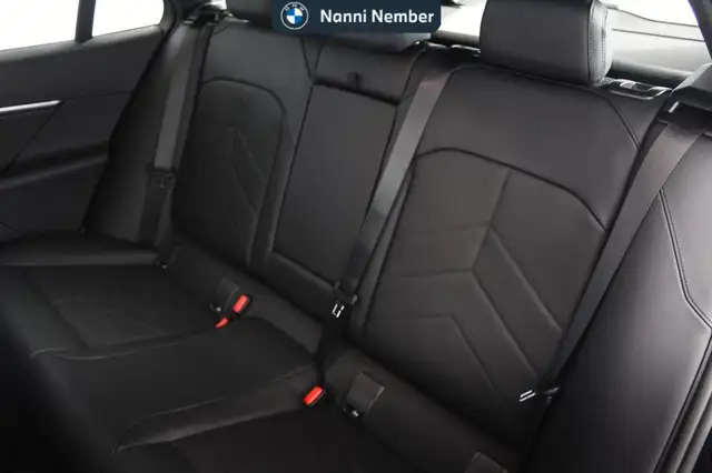 BMW 5 Series view 15