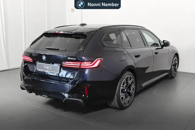 BMW 5 Series view 3