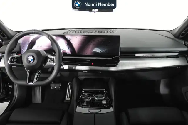 BMW 5 Series view 11