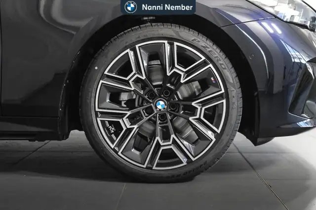 BMW 5 Series view 7