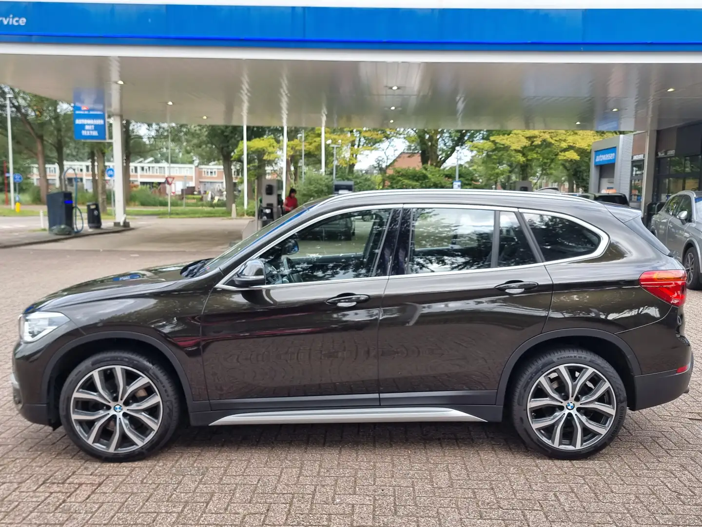 BMW X1 sDrive20i High Executive 192 PK | X-line | Panoram Brun - 2