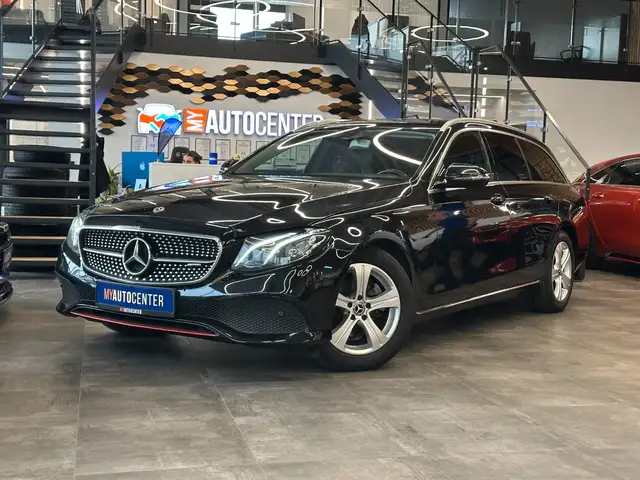 Mercedes-Benz 220 main image