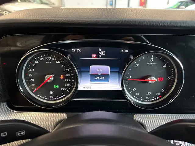 Mercedes-Benz 220 view 13