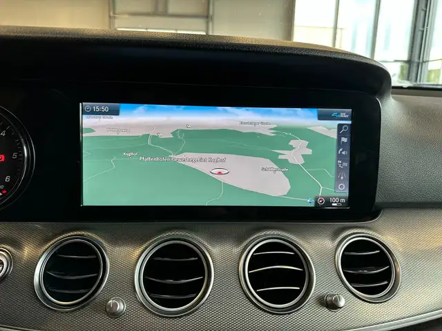 Mercedes-Benz 220 view 14
