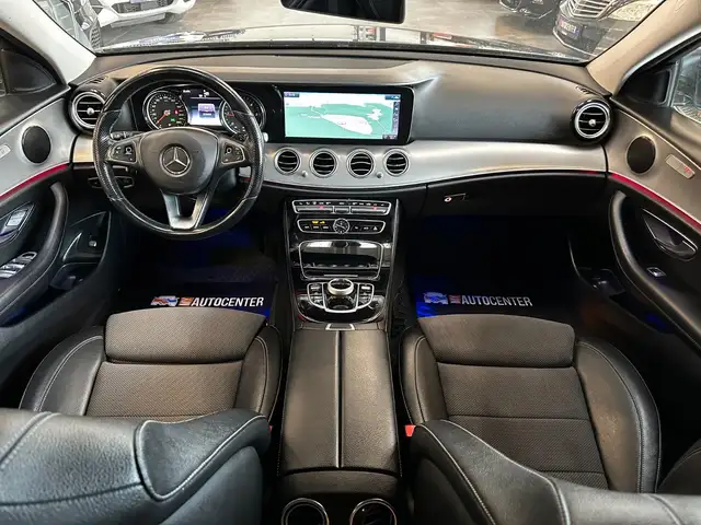 Mercedes-Benz 220 view 6
