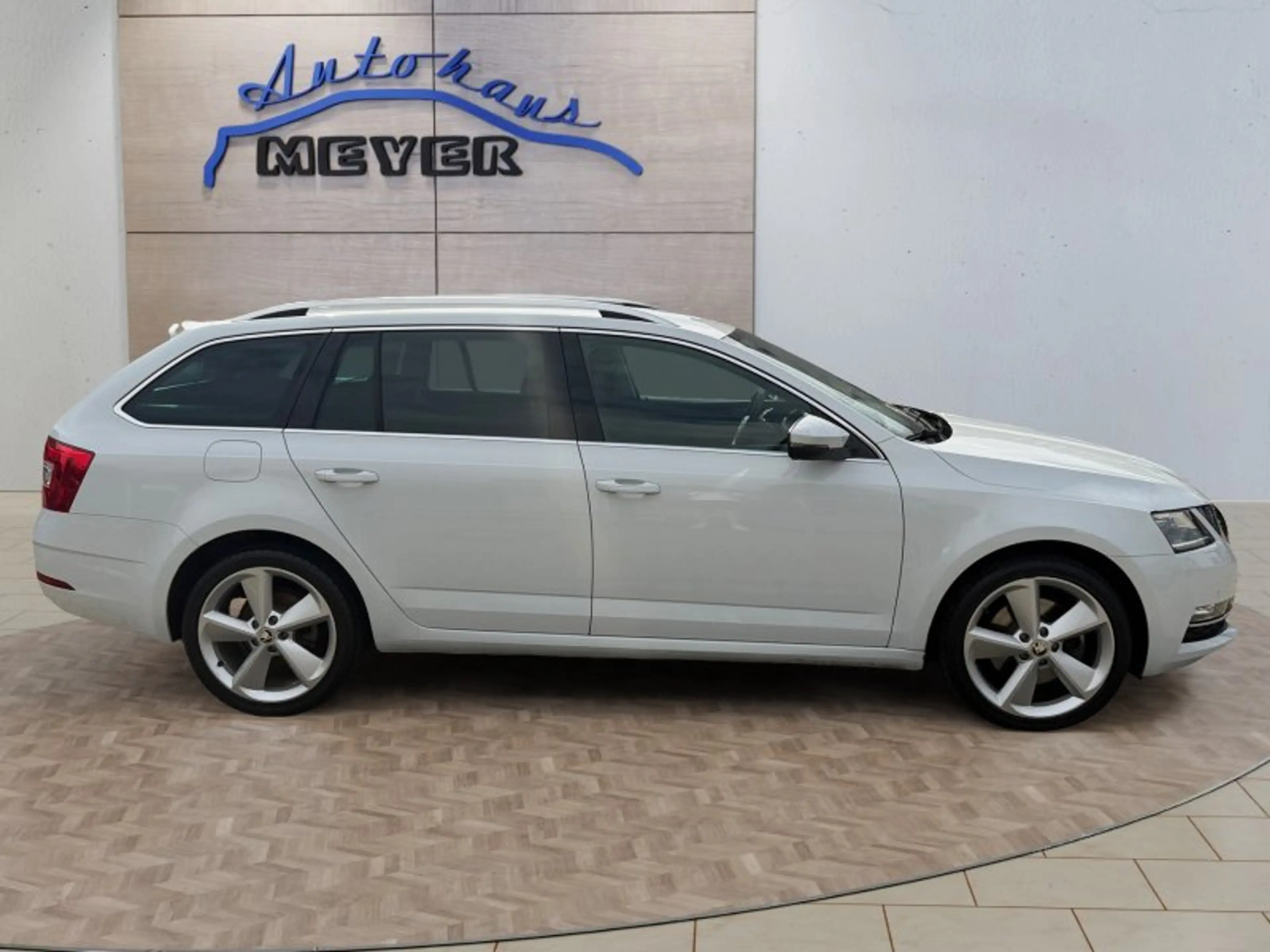 Skoda Octavia 1.8TSI Style  AHK/LED/Navi — photo 6