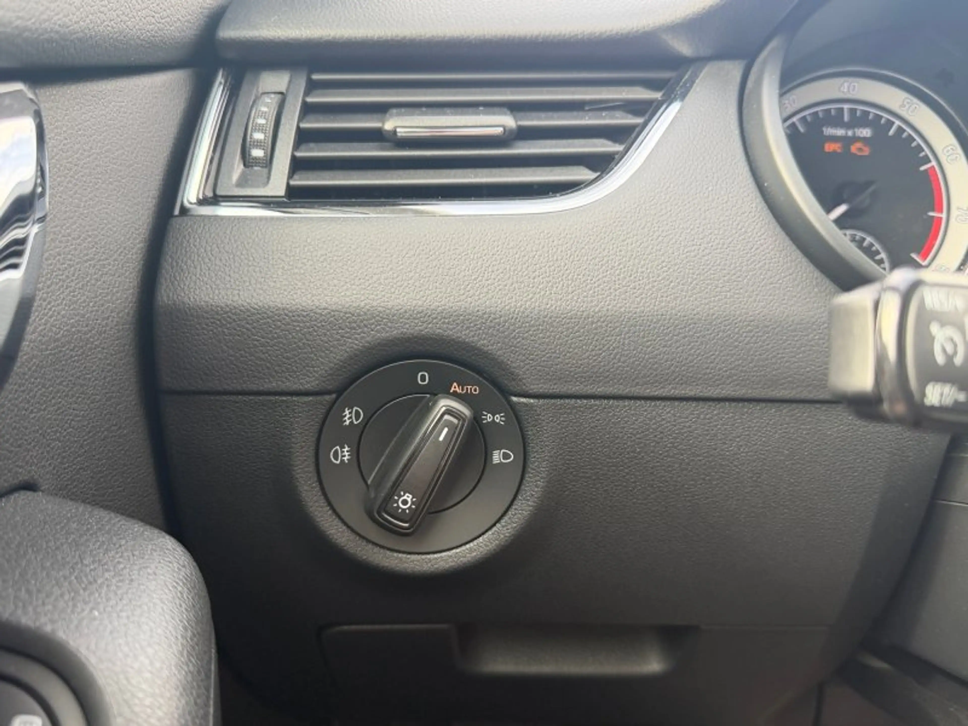 Skoda Octavia 1.8TSI Style  AHK/LED/Navi — photo 24