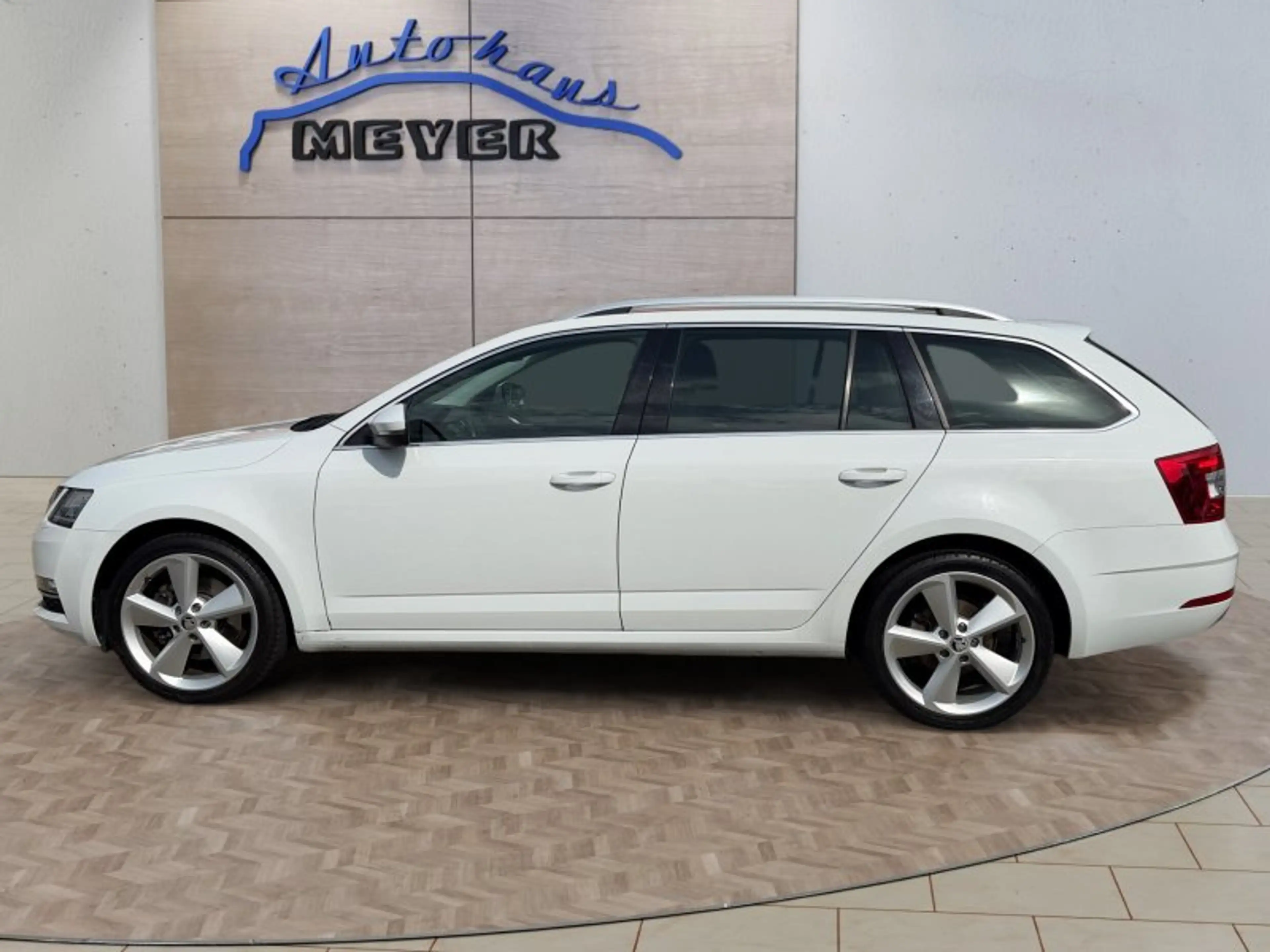Skoda Octavia 1.8TSI Style  AHK/LED/Navi — photo 2