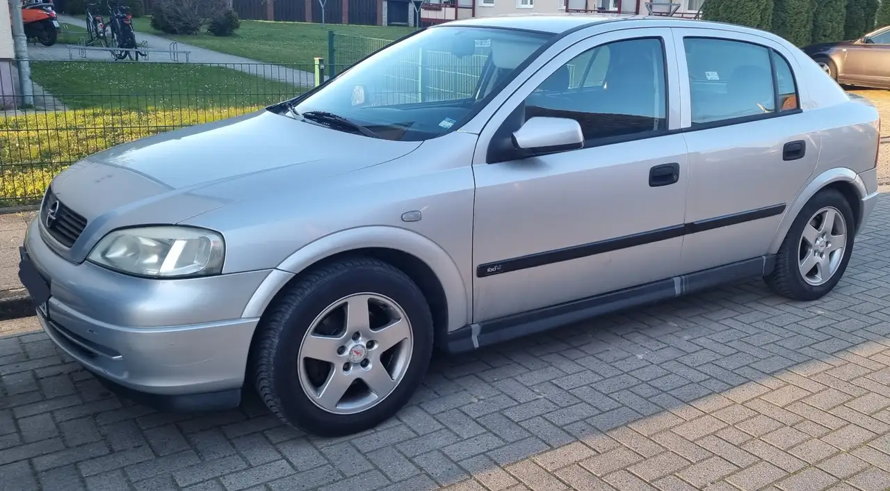 Opel Astra 1.8 Edition 100, foto 1