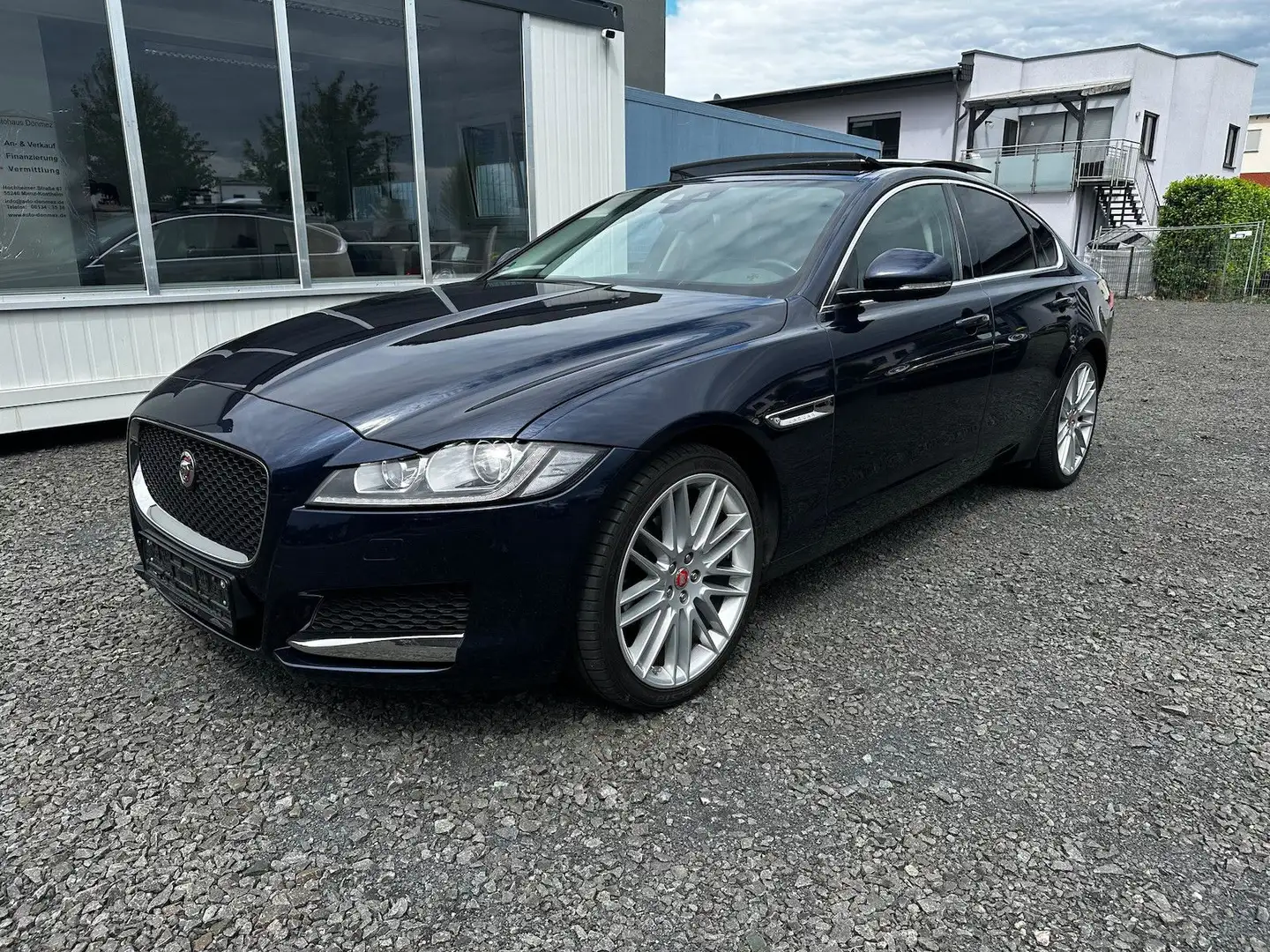 Jaguar XF 25d Prestige NAVI LEDER PANO RFKA TWA Azul - 1