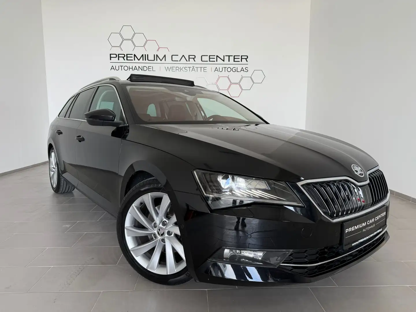 Skoda Superb Combi 2,0 TDI Style DSG LED / LEDER / SITZHEIZUNG Schwarz - 1