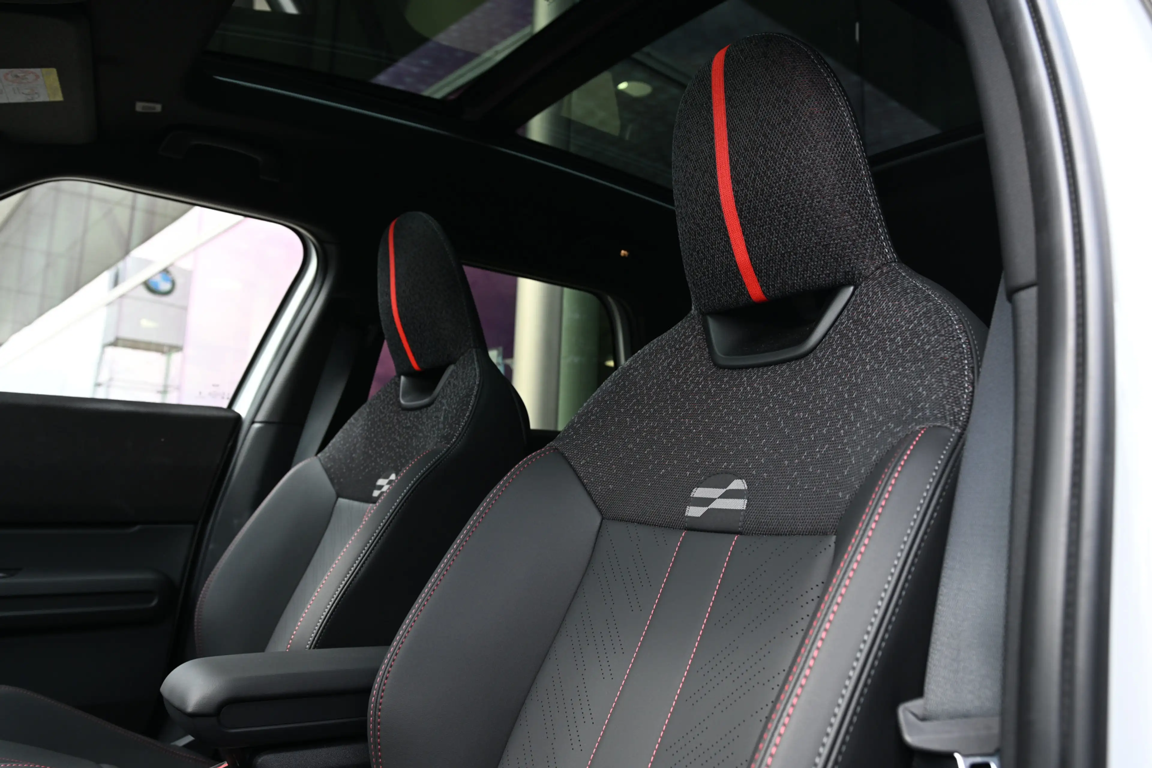MINI Countryman E / John Cooper Works / Pakket XL / 19" JCW Runway S — photo 2