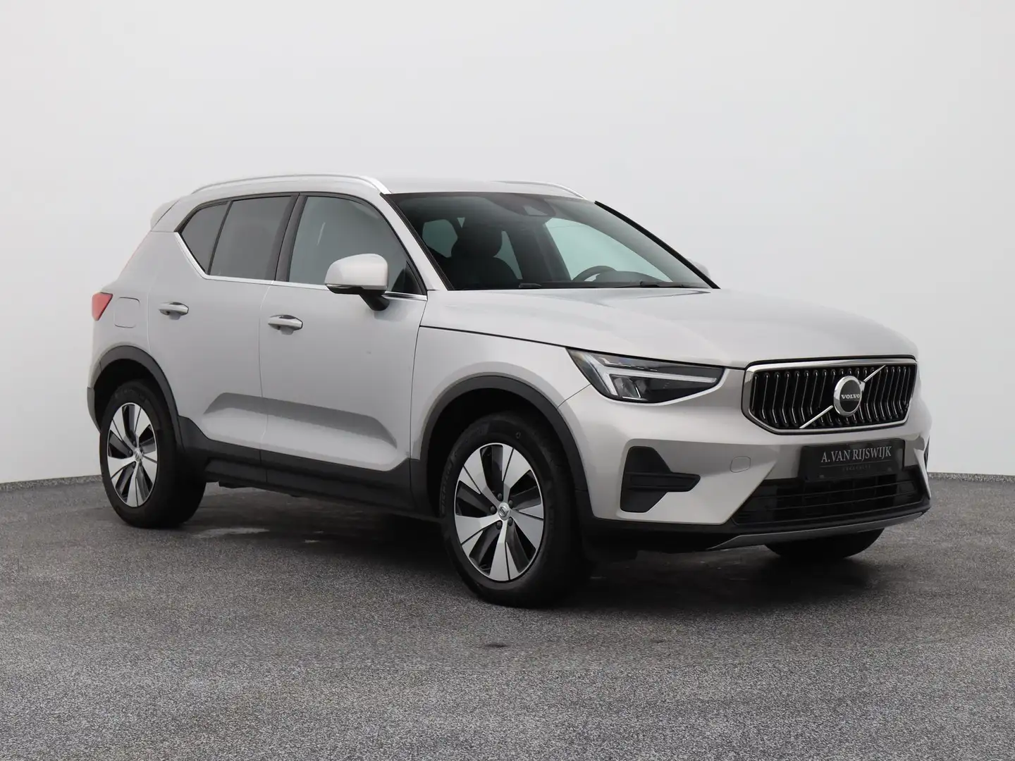 Volvo XC40 1.5 T4 Plug-in hybrid Core Bright | CAMERA | KEYLE Grijs - 2