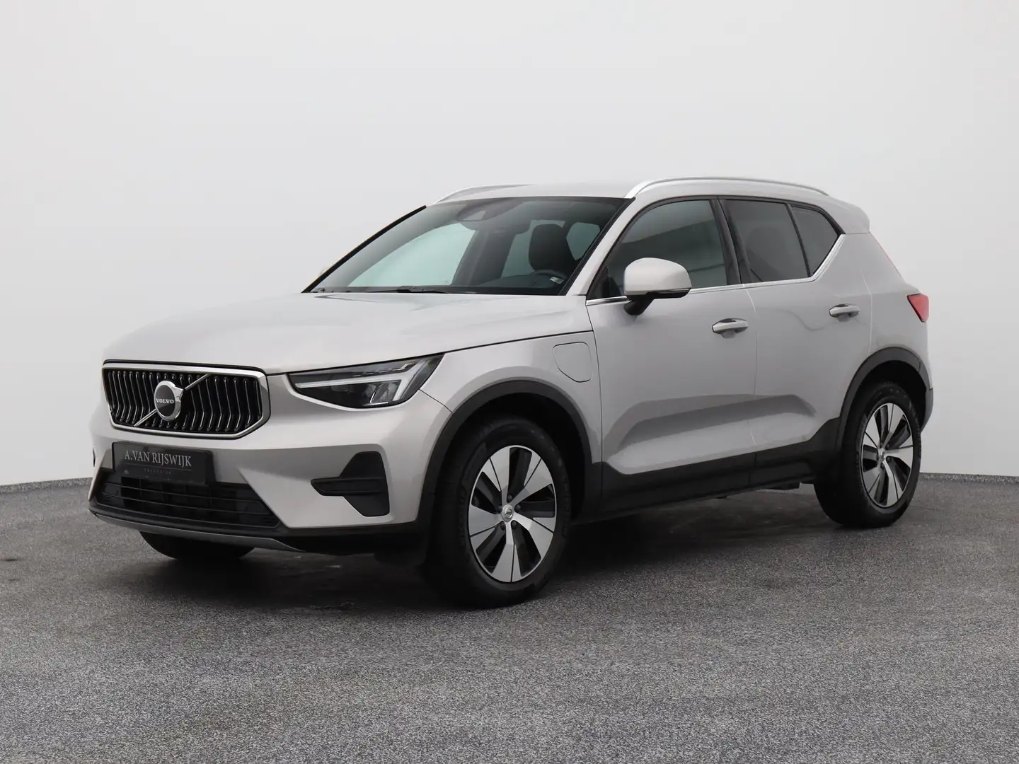 Volvo XC40 1.5 T4 Plug-in hybrid Core Bright | CAMERA | KEYLE Grijs - 1