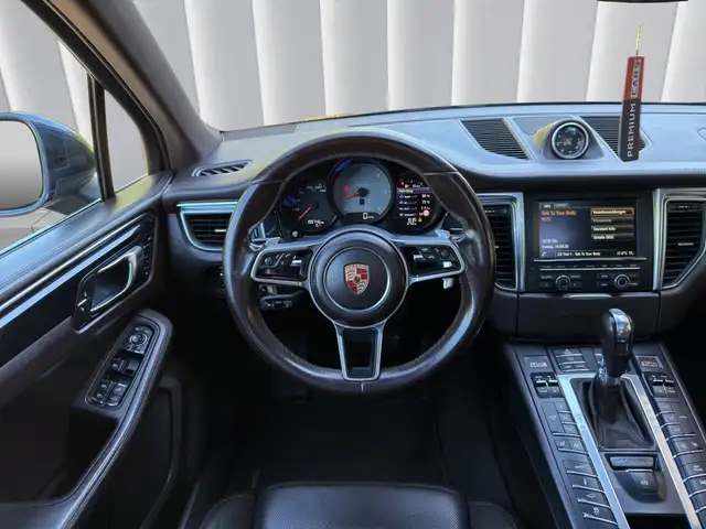 Porsche Macan view 12