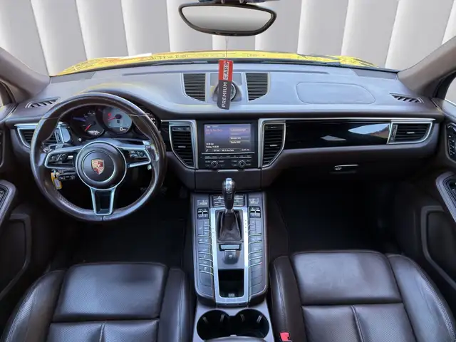 Porsche Macan view 11