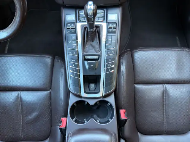 Porsche Macan view 15