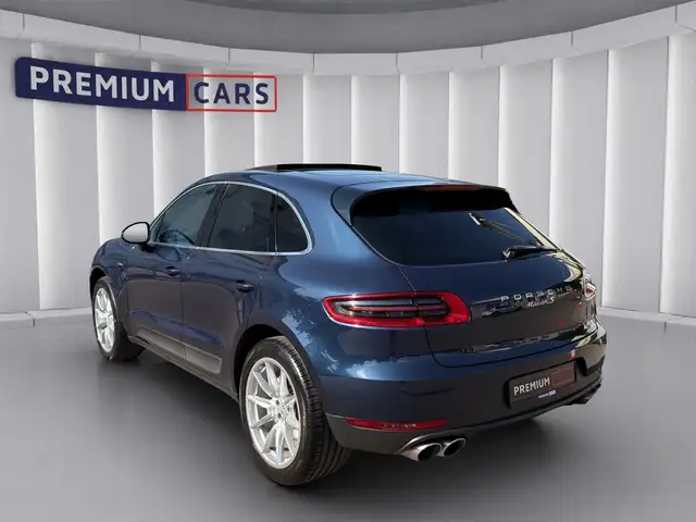 Porsche Macan view 3