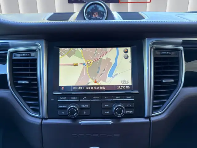 Porsche Macan view 14