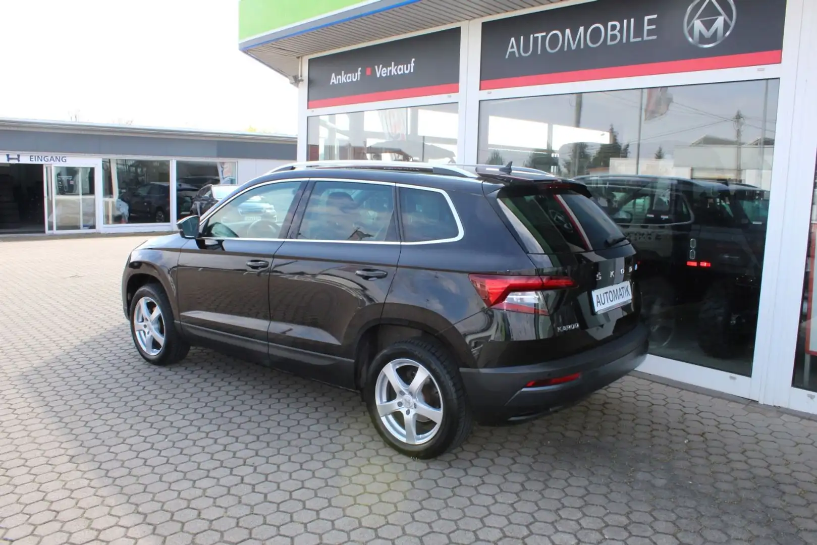 Skoda Karoq Style,AUTOMATIK,AHK,TÜV NEU LED 1-HAND Schwarz - 2