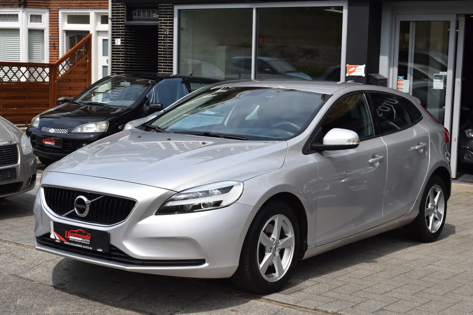 Volvo V40 2.0 T2 Nordic Dealeronderhouden LED Cruise Climate Zilver - 2
