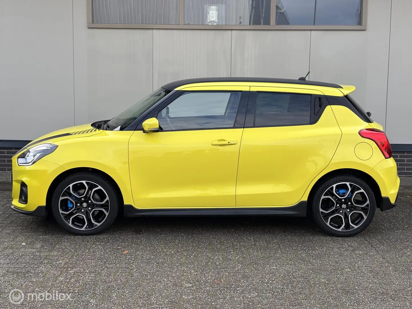 Suzuki Swift 1.4 Sport 140PK ACC NAVI Camera Keyless LED Geel - 2