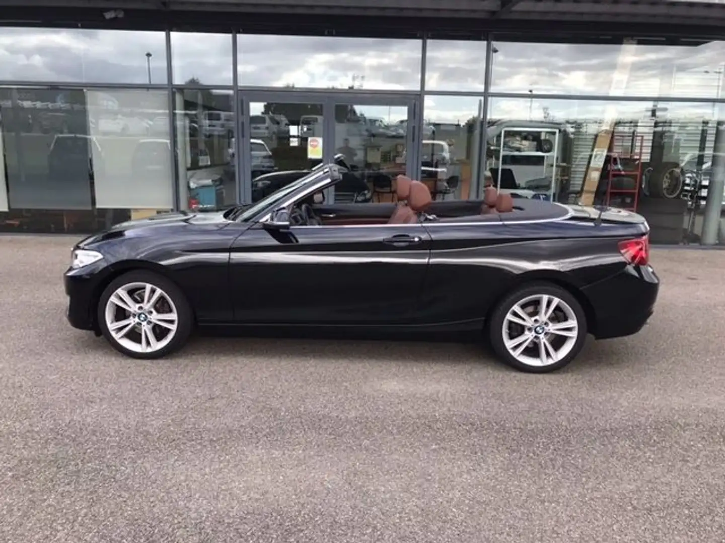 BMW 220 (F23) 220I 184CH LUXURY Zwart - 2