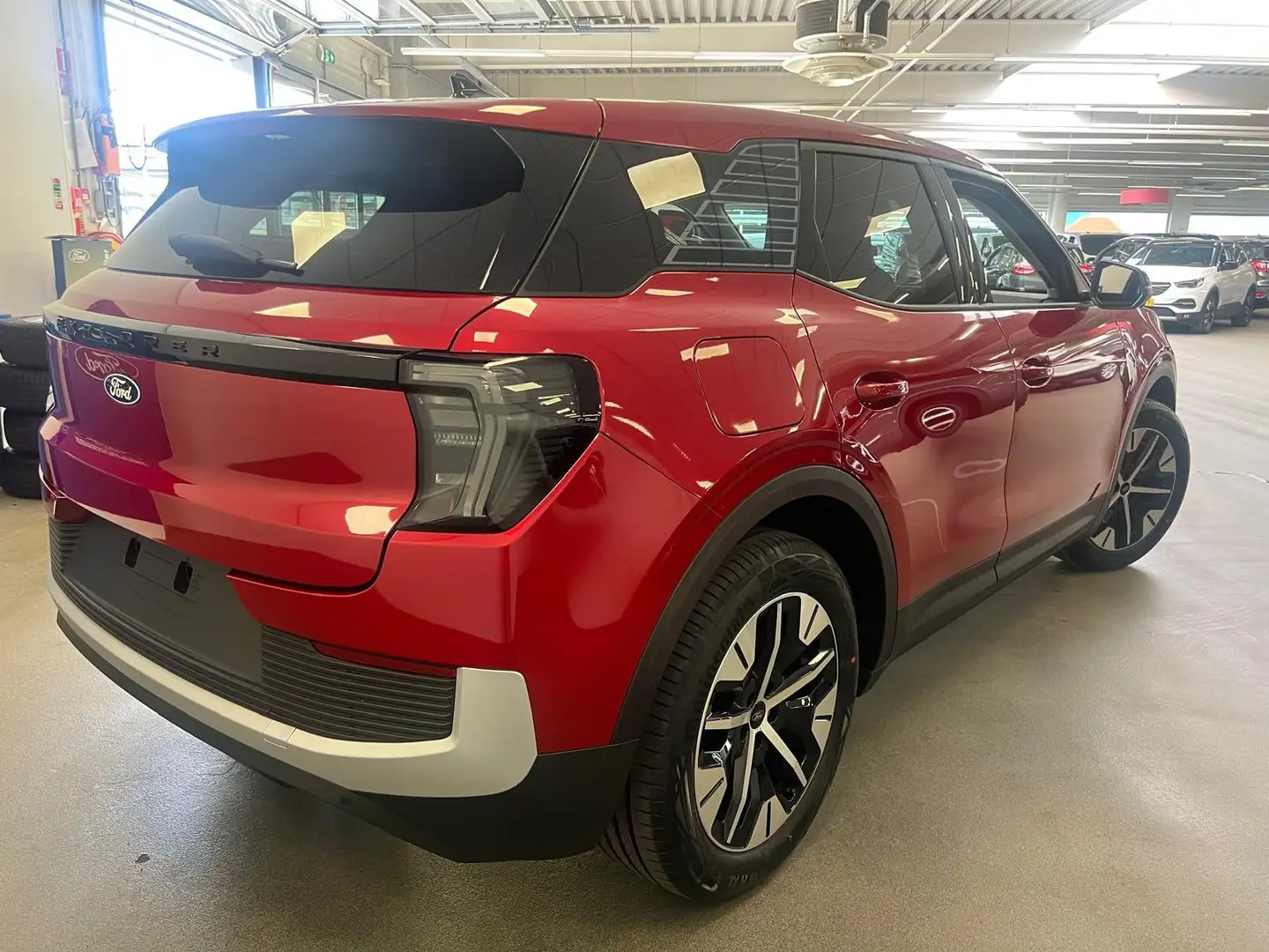 Ford Explorer Extended Range RWD 77 kWh | Uit voorraad leverbaar Rood - 2