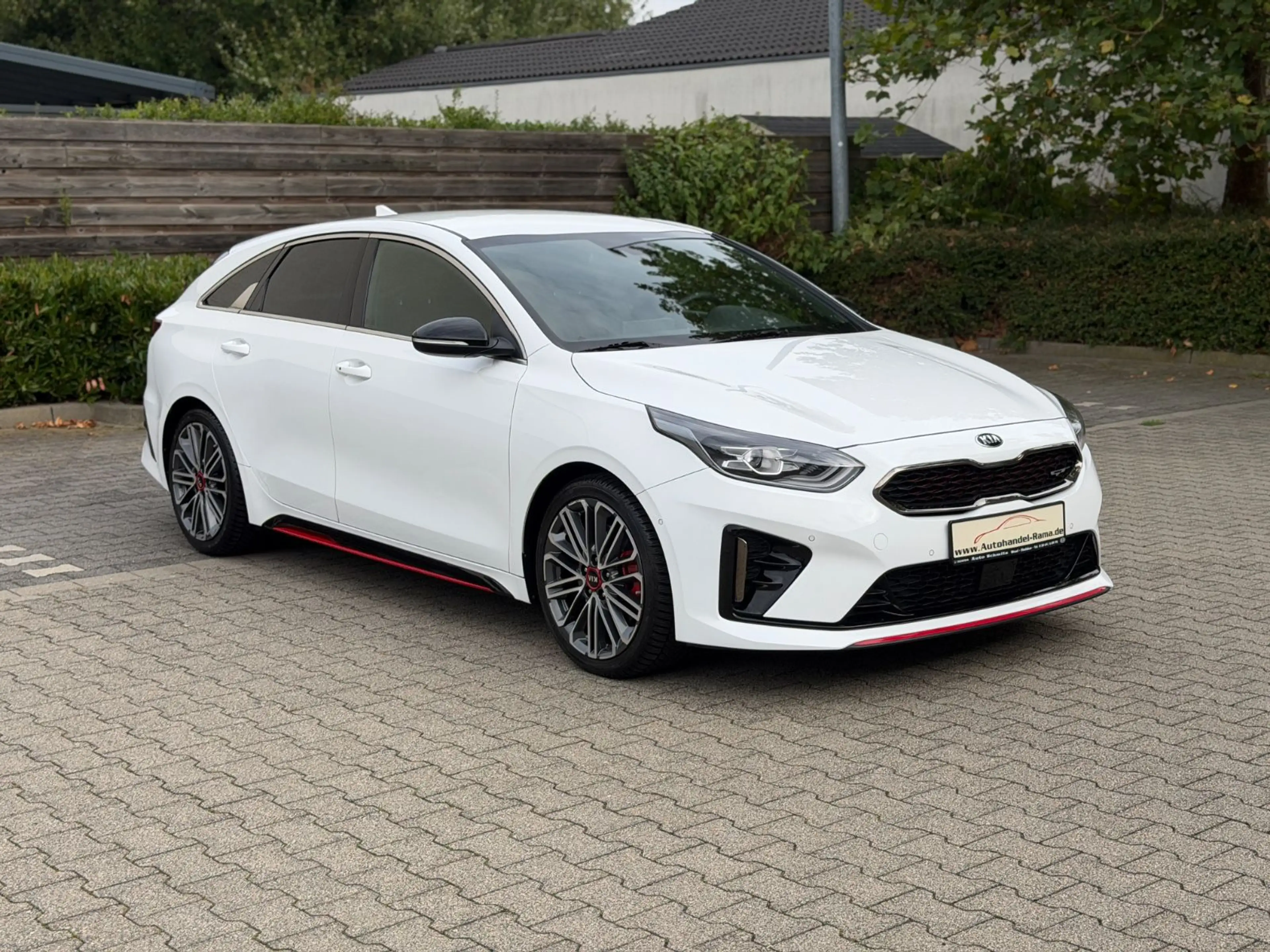 Kia ProCeed / pro_cee'd ProCeed GT 1.6 Navi LED Alus Kamera 1. Hand TÜV
