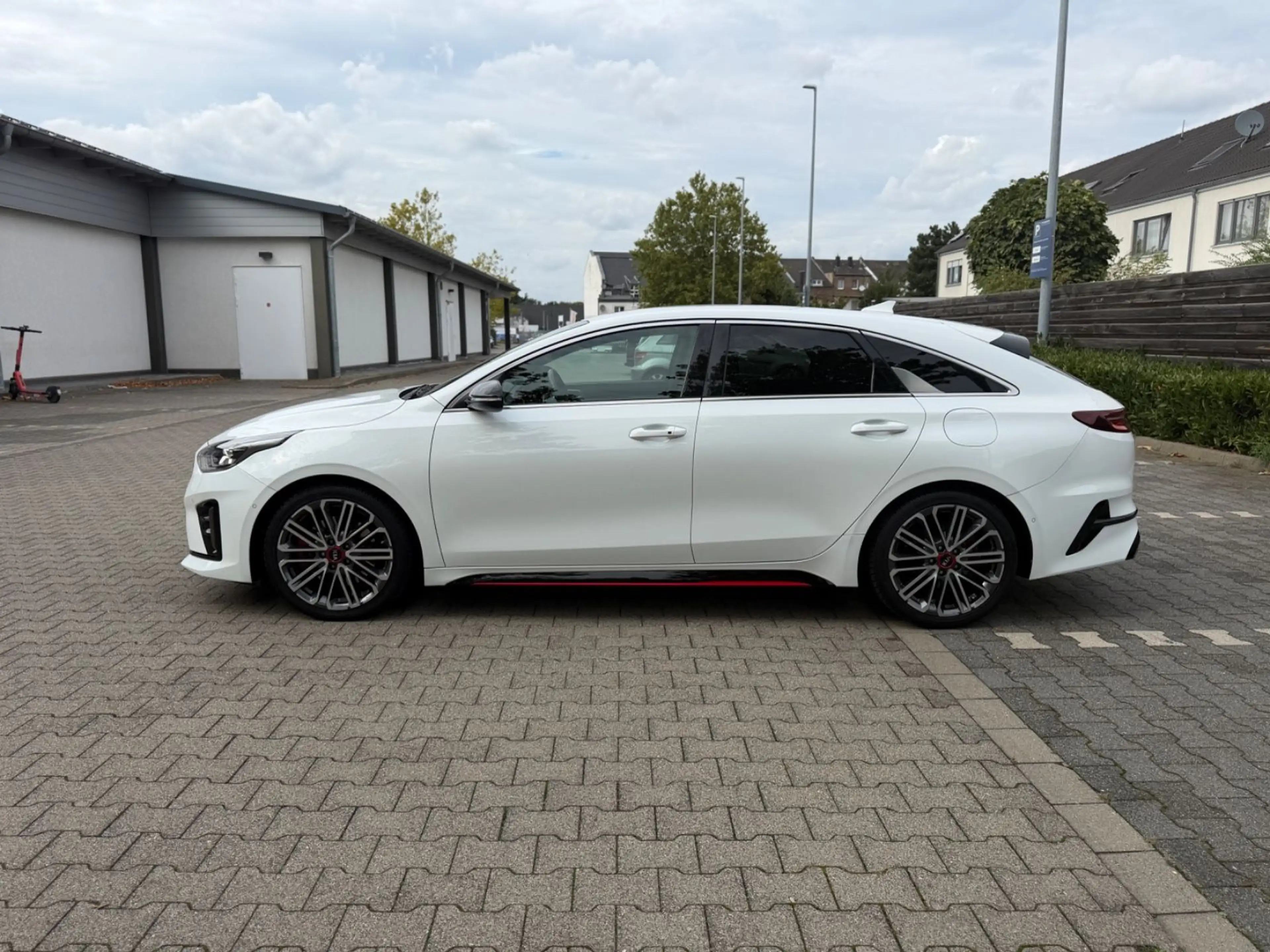 Kia ProCeed / pro_cee'd ProCeed GT 1.6 Navi LED Alus Kamera 1. Hand TÜV — photo 6