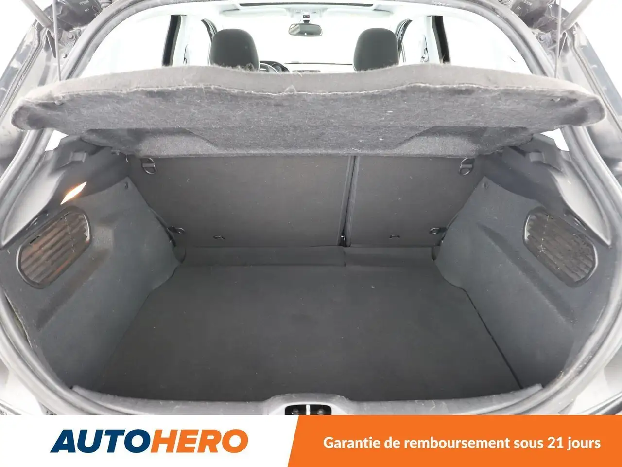Peugeot 208 208 — photo 17